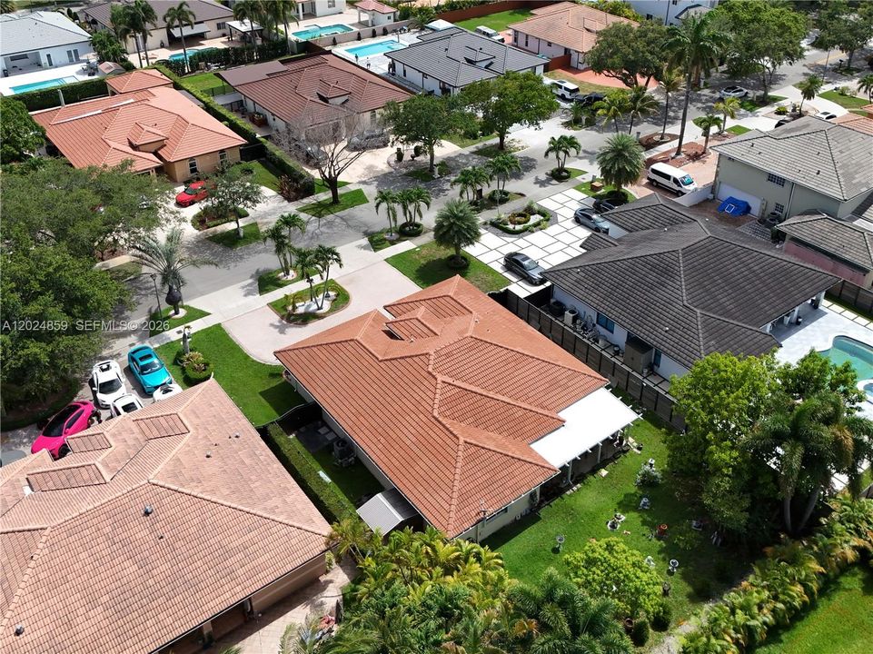 Active With Contract: $895,000 (4 beds, 2 baths, 2162 Square Feet)