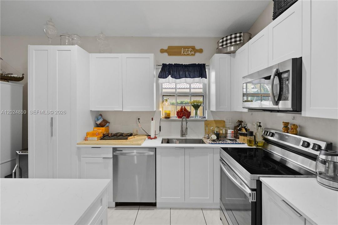 Active With Contract: $895,000 (4 beds, 2 baths, 2162 Square Feet)