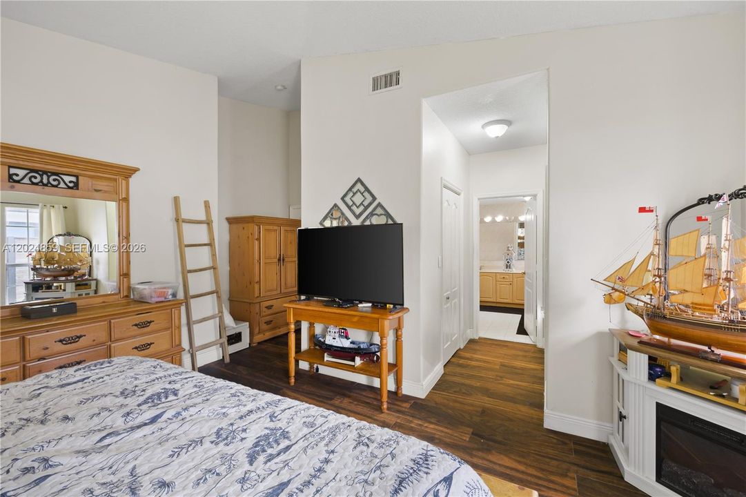 Active With Contract: $895,000 (4 beds, 2 baths, 2162 Square Feet)