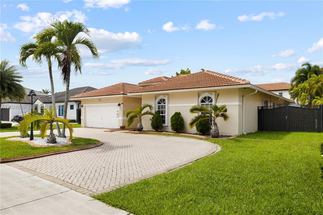 Active With Contract: $895,000 (4 beds, 2 baths, 2162 Square Feet)
