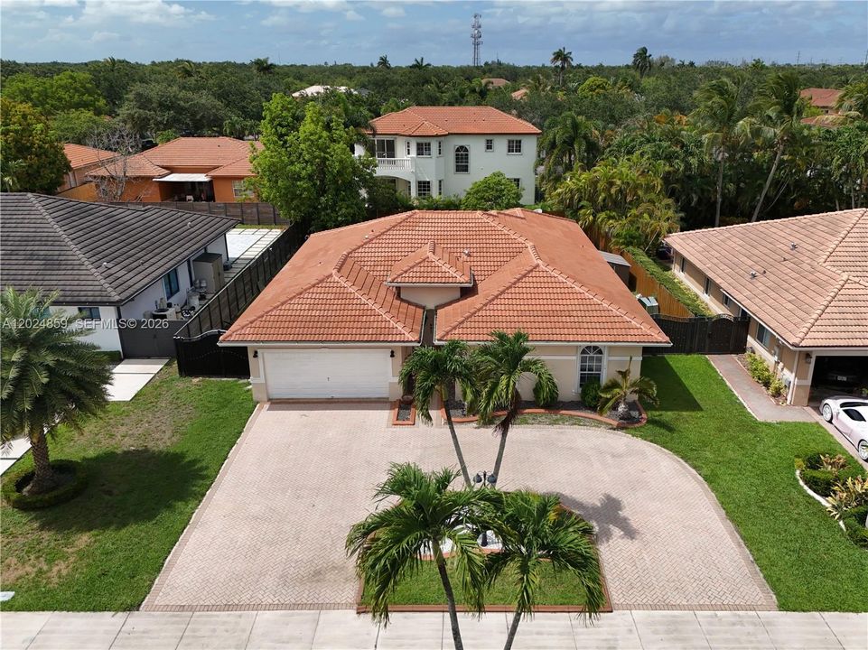 Active With Contract: $895,000 (4 beds, 2 baths, 2162 Square Feet)