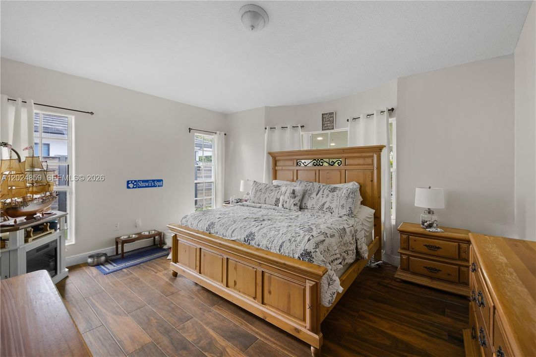 Active With Contract: $895,000 (4 beds, 2 baths, 2162 Square Feet)