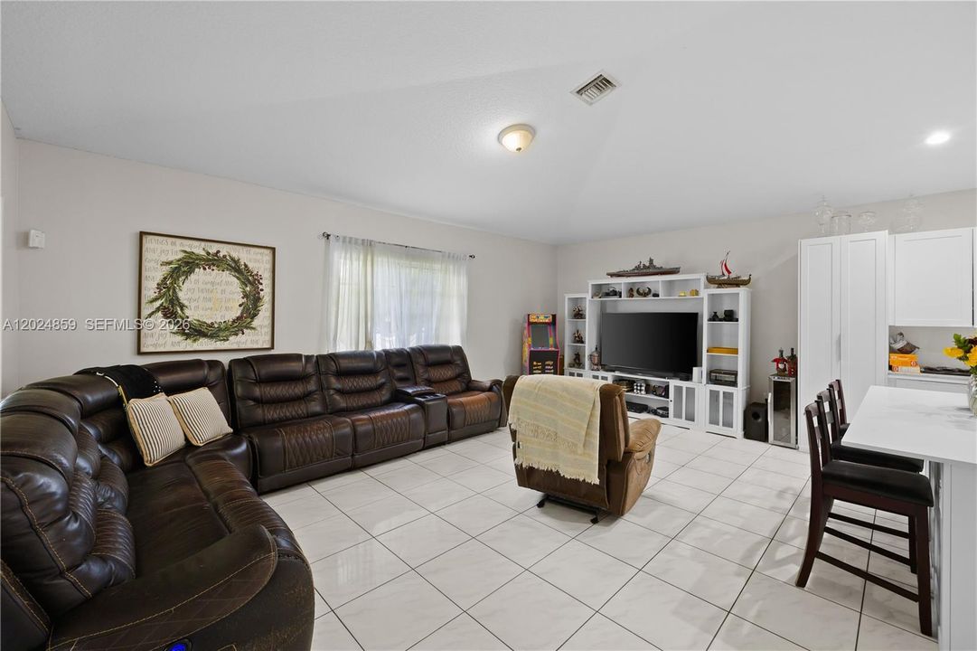 Active With Contract: $895,000 (4 beds, 2 baths, 2162 Square Feet)