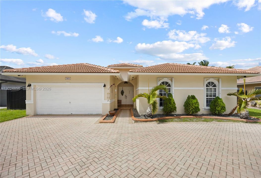 Active With Contract: $895,000 (4 beds, 2 baths, 2162 Square Feet)