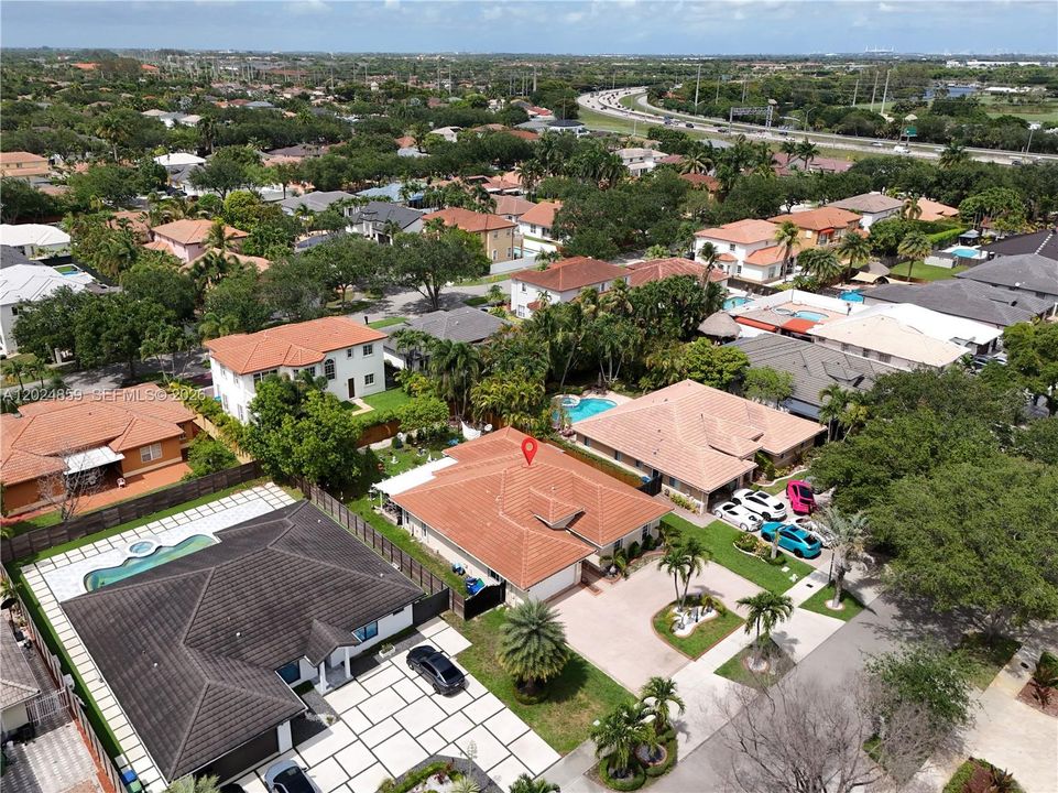Active With Contract: $895,000 (4 beds, 2 baths, 2162 Square Feet)