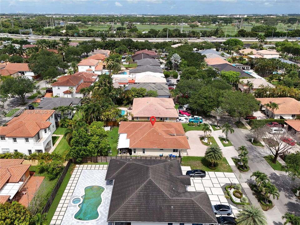 Active With Contract: $895,000 (4 beds, 2 baths, 2162 Square Feet)