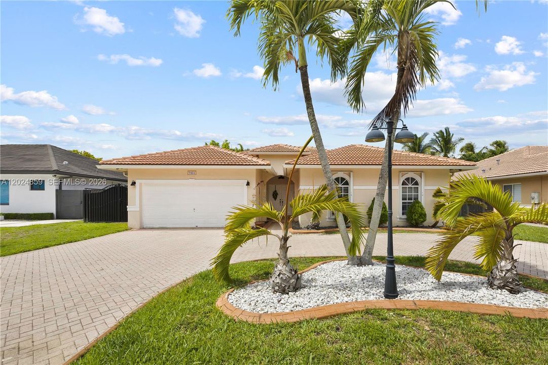 Active With Contract: $895,000 (4 beds, 2 baths, 2162 Square Feet)