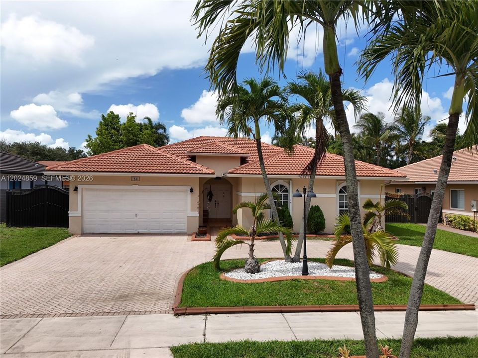 Active With Contract: $895,000 (4 beds, 2 baths, 2162 Square Feet)