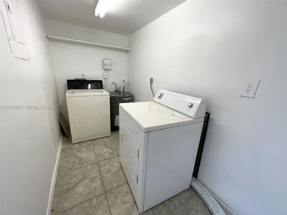 For Rent: $2,400 (3 beds, 2 baths, 1249 Square Feet)