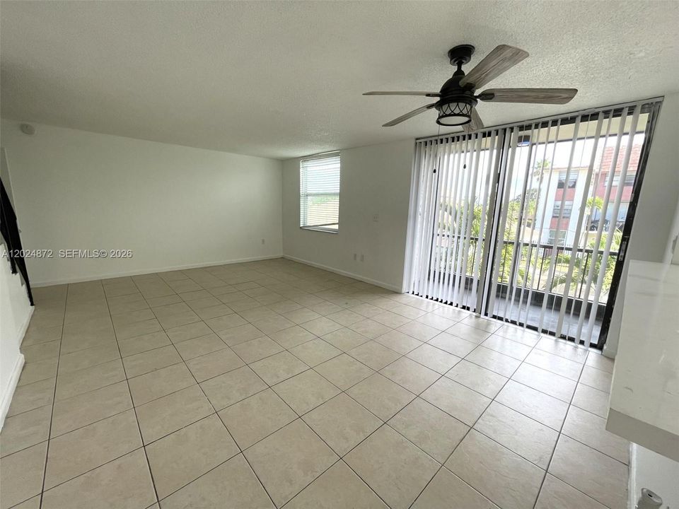 For Rent: $2,400 (3 beds, 2 baths, 1249 Square Feet)