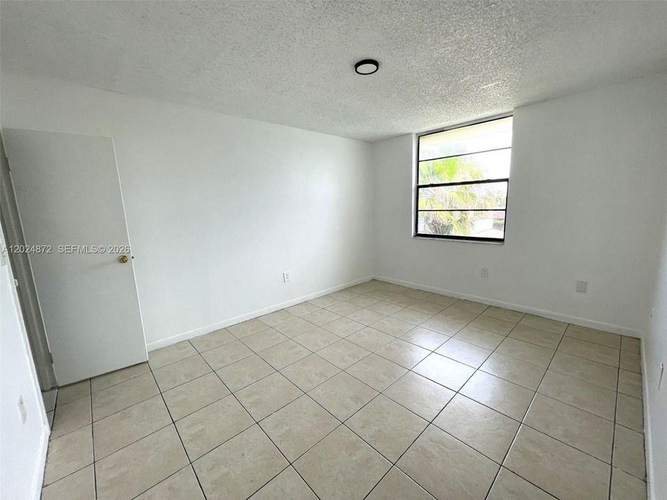 For Rent: $2,400 (3 beds, 2 baths, 1249 Square Feet)
