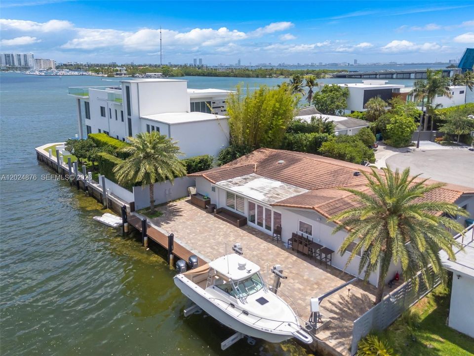 En Venta: $3,500,000 (4 camas, 3 baños, 2687 Pies cuadrados)