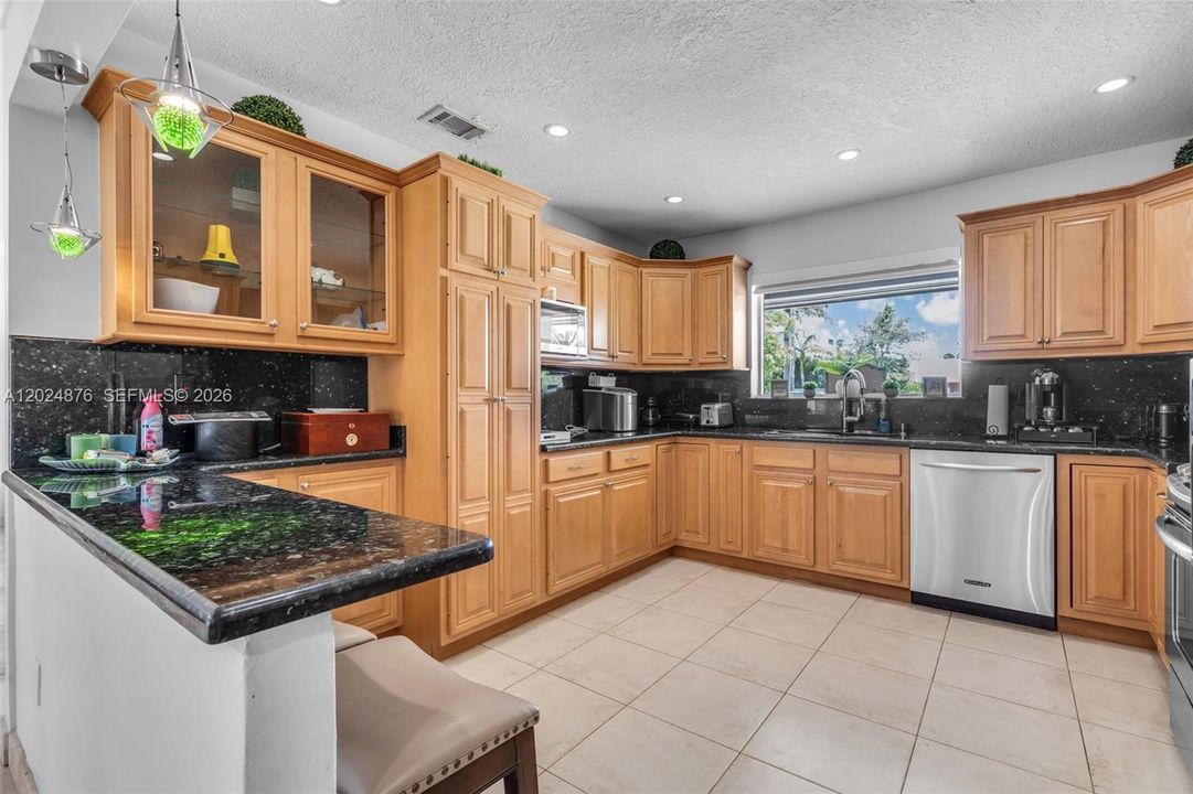 En Venta: $3,500,000 (4 camas, 3 baños, 2687 Pies cuadrados)