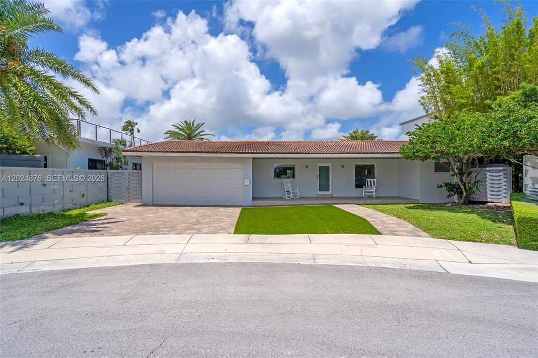 En Venta: $3,500,000 (4 camas, 3 baños, 2687 Pies cuadrados)