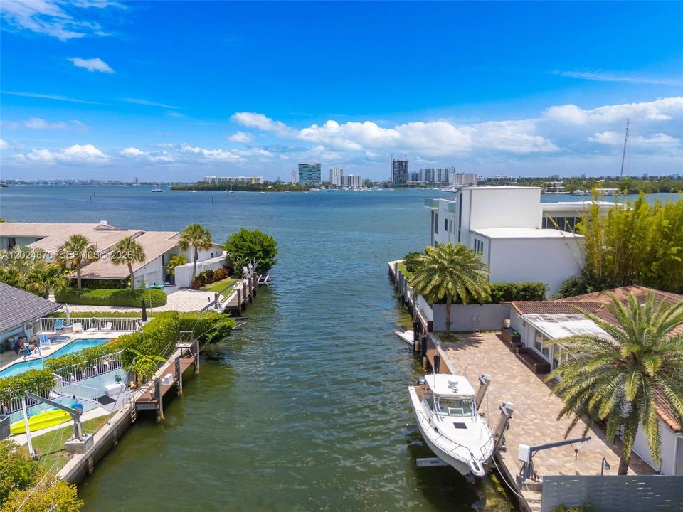 En Venta: $3,500,000 (4 camas, 3 baños, 2687 Pies cuadrados)