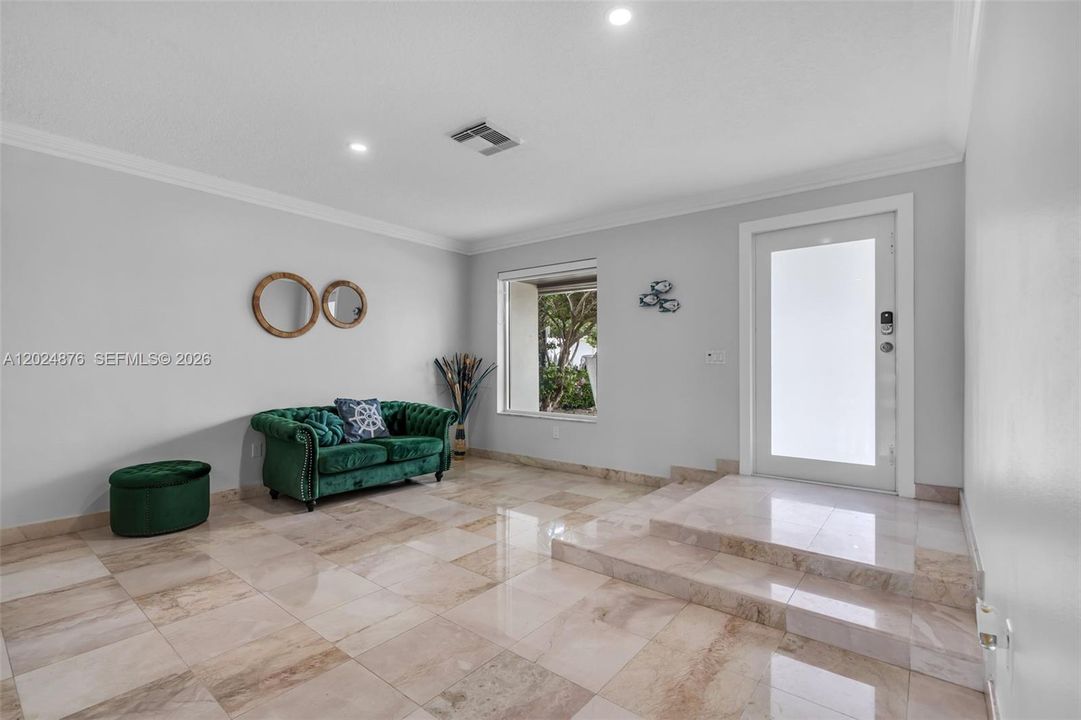 En Venta: $3,500,000 (4 camas, 3 baños, 2687 Pies cuadrados)