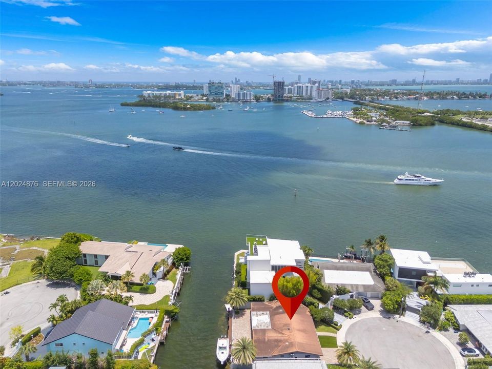 En Venta: $3,500,000 (4 camas, 3 baños, 2687 Pies cuadrados)