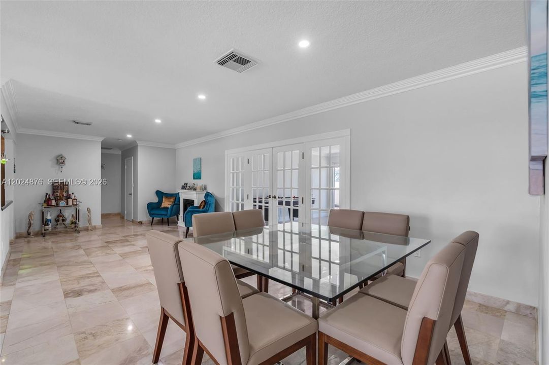 En Venta: $3,500,000 (4 camas, 3 baños, 2687 Pies cuadrados)