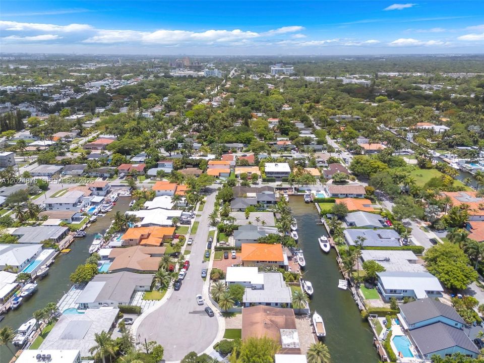 En Venta: $3,500,000 (4 camas, 3 baños, 2687 Pies cuadrados)