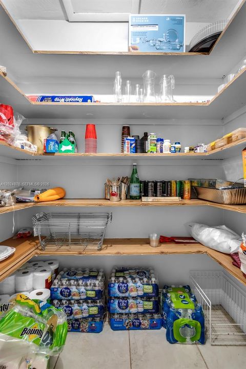 En Venta: $3,500,000 (4 camas, 3 baños, 2687 Pies cuadrados)