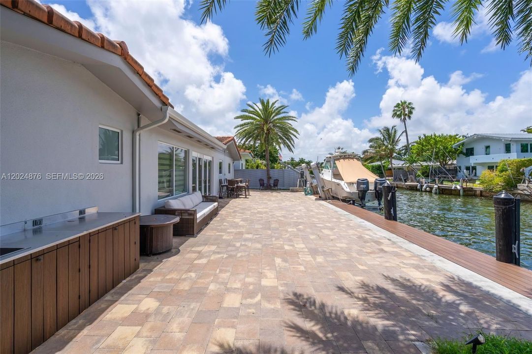 En Venta: $3,500,000 (4 camas, 3 baños, 2687 Pies cuadrados)