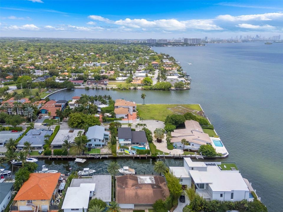 En Venta: $3,500,000 (4 camas, 3 baños, 2687 Pies cuadrados)