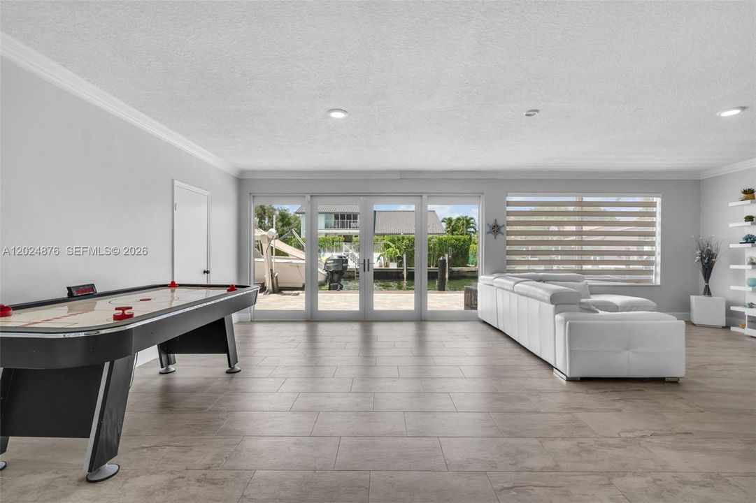 En Venta: $3,500,000 (4 camas, 3 baños, 2687 Pies cuadrados)