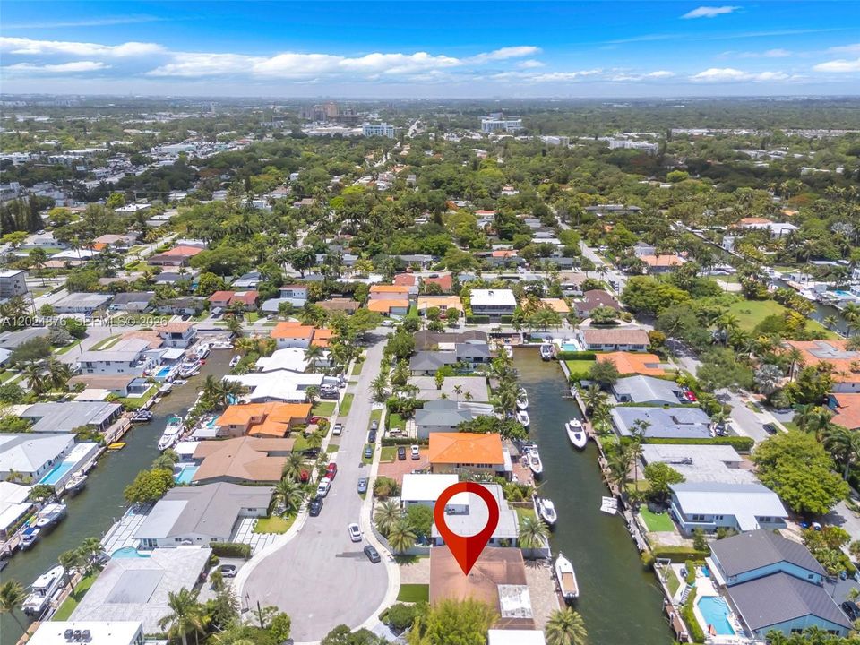 En Venta: $3,500,000 (4 camas, 3 baños, 2687 Pies cuadrados)
