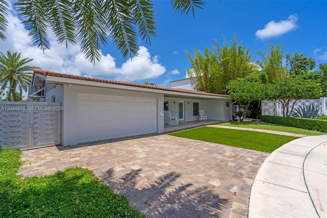 En Venta: $3,500,000 (4 camas, 3 baños, 2687 Pies cuadrados)