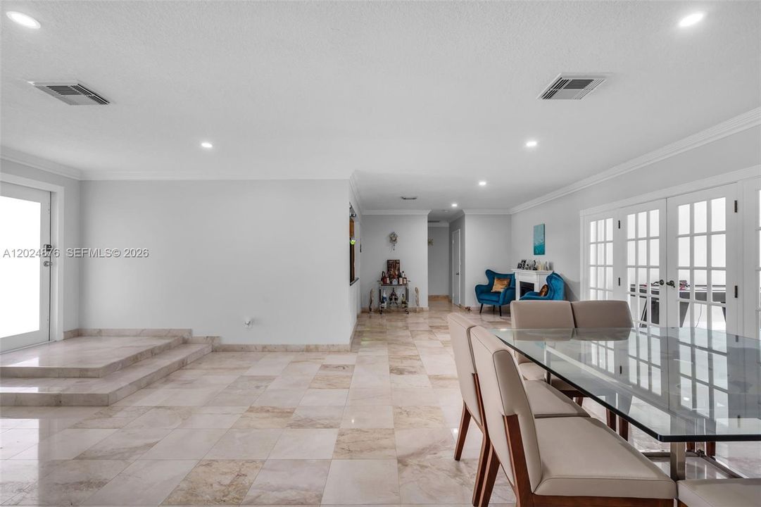En Venta: $3,500,000 (4 camas, 3 baños, 2687 Pies cuadrados)