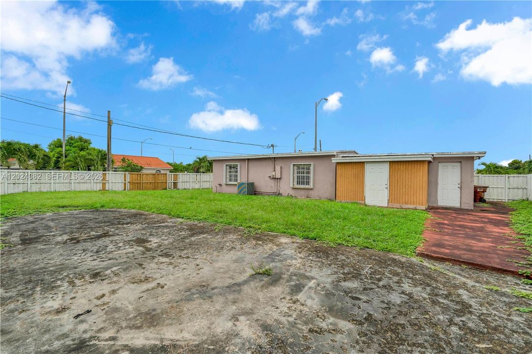 For Sale: $650,000 (3 beds, 2 baths, 1645 Square Feet)