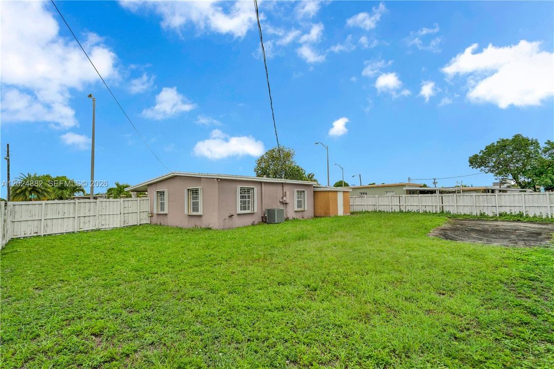 For Sale: $650,000 (3 beds, 2 baths, 1645 Square Feet)