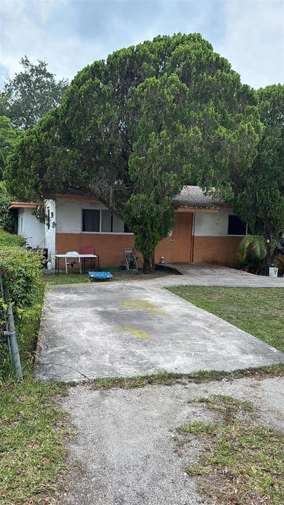 Active With Contract: $695,000 (3 beds, 2 baths, 1206 Square Feet)