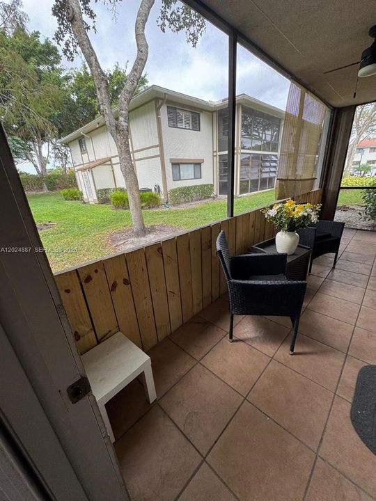 В аренду: $1,850 (2 спален, 2 ванн, 827 Квадратных фут)