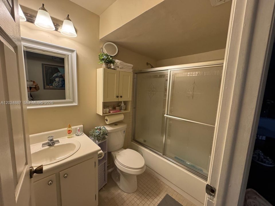В аренду: $1,850 (2 спален, 2 ванн, 827 Квадратных фут)