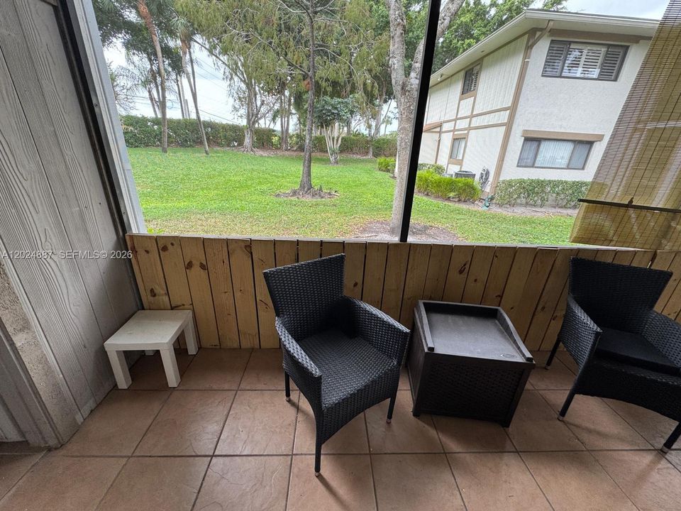 В аренду: $1,850 (2 спален, 2 ванн, 827 Квадратных фут)