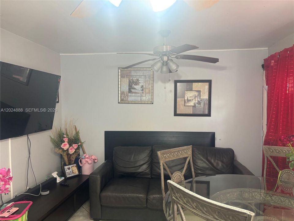 En Venta: $540,000 (3 camas, 2 baños, 1424 Pies cuadrados)