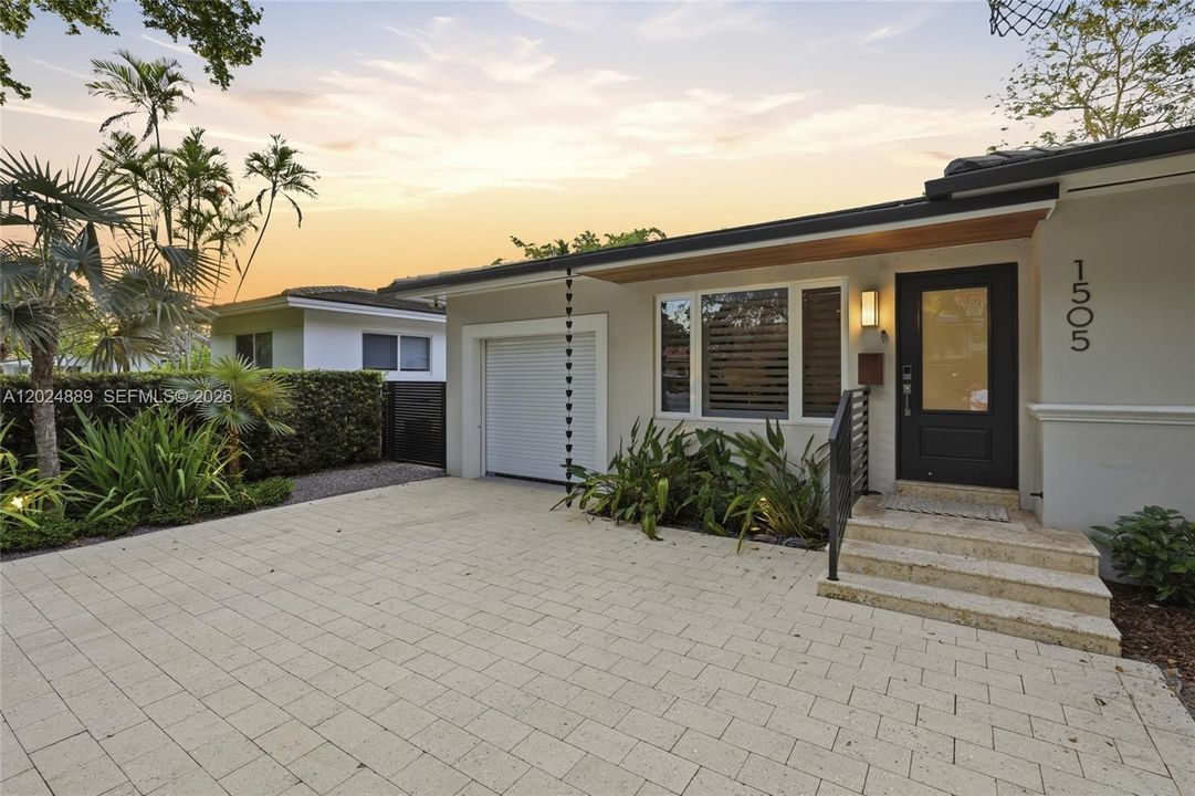 For Sale: $1,925,000 (3 beds, 2 baths, 1702 Square Feet)