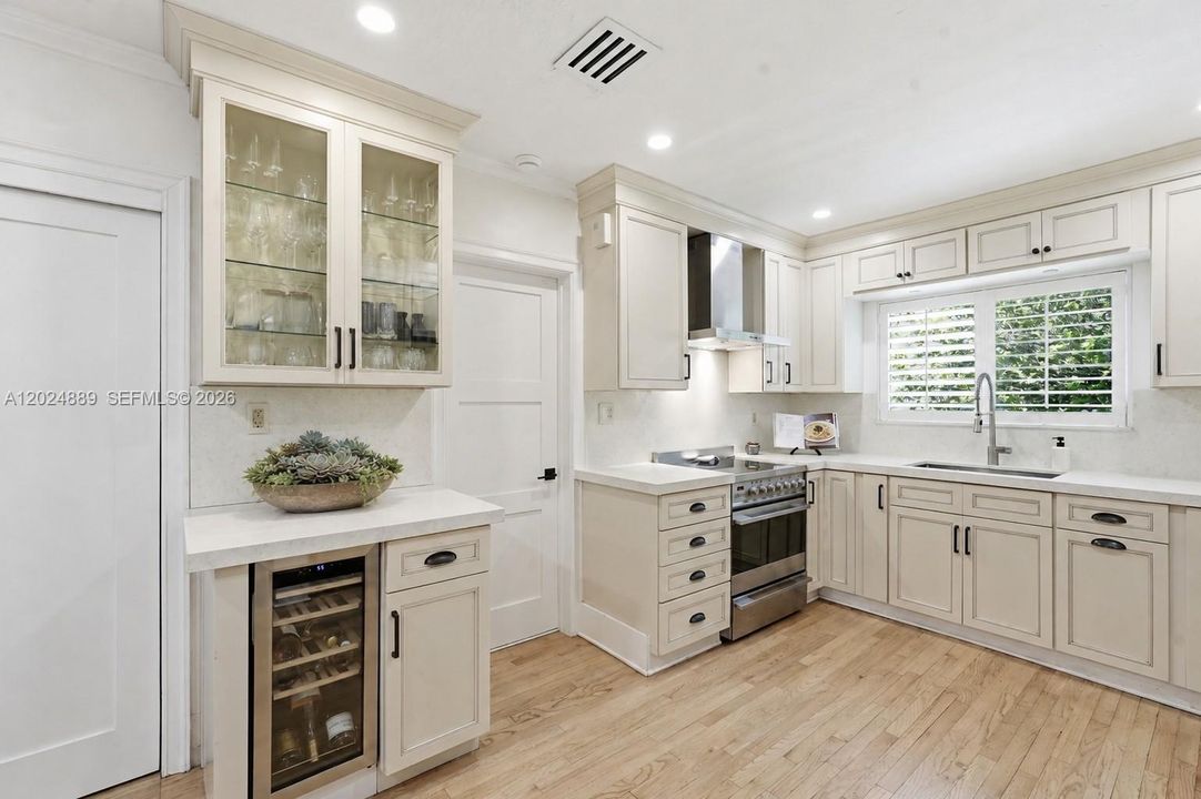 For Sale: $1,925,000 (3 beds, 2 baths, 1702 Square Feet)