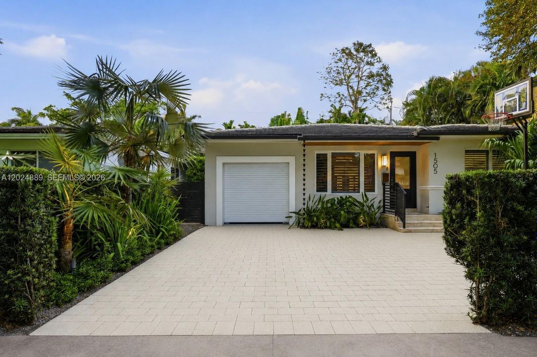 For Sale: $1,925,000 (3 beds, 2 baths, 1702 Square Feet)