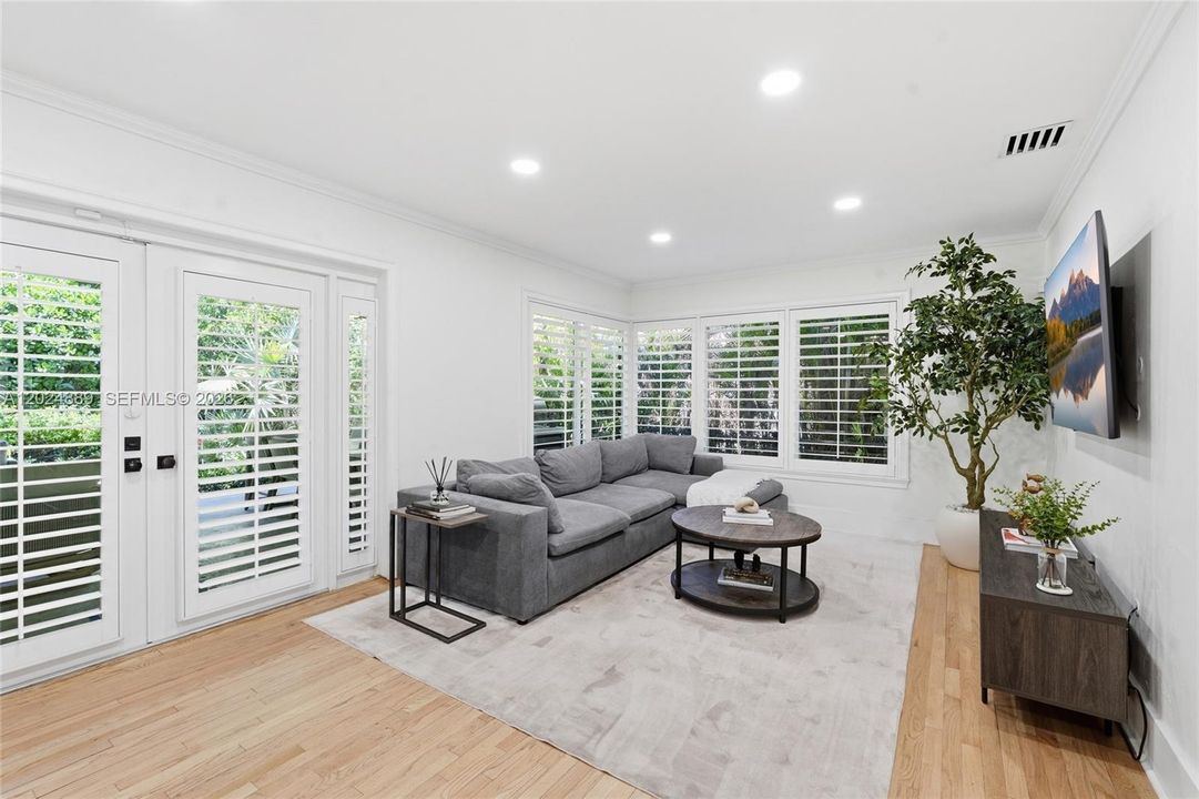 For Sale: $1,925,000 (3 beds, 2 baths, 1702 Square Feet)