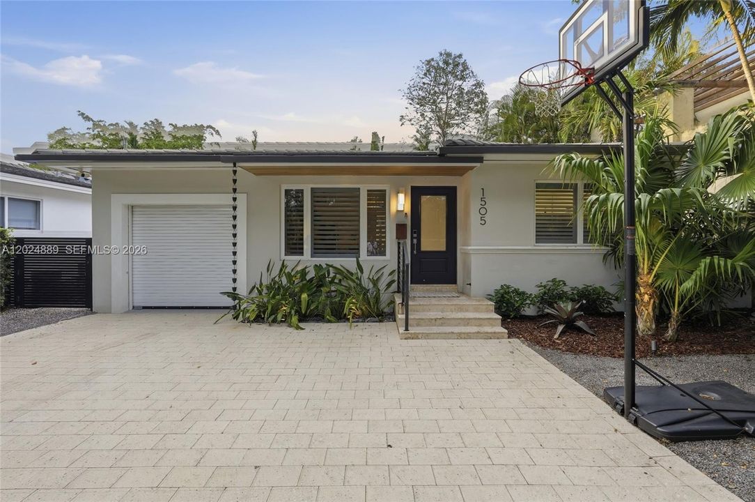 For Sale: $1,925,000 (3 beds, 2 baths, 1702 Square Feet)