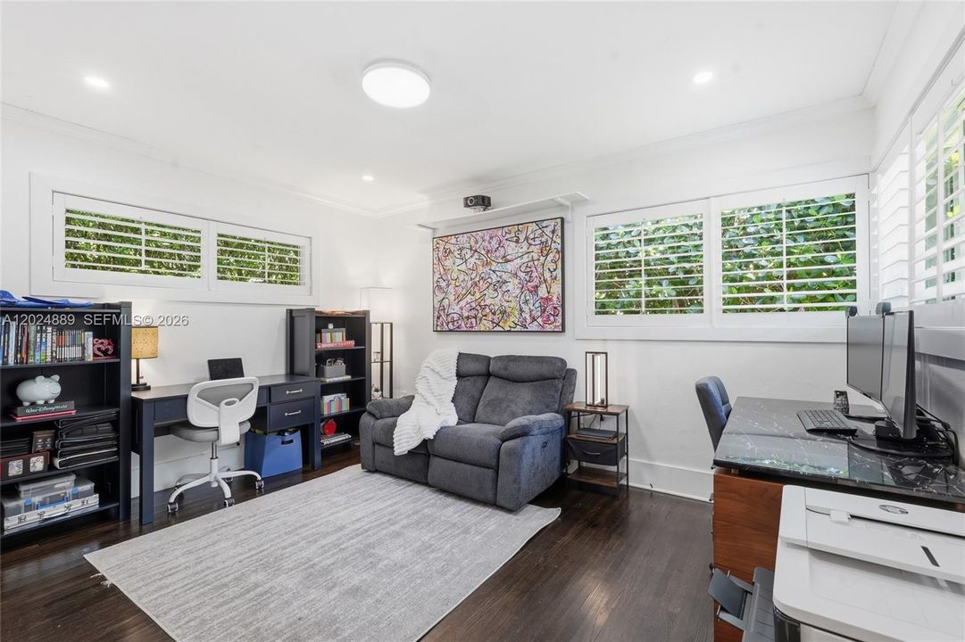 For Sale: $1,925,000 (3 beds, 2 baths, 1702 Square Feet)