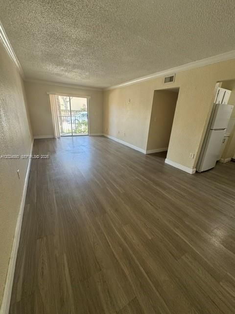 Active With Contract: $215,000 (2 beds, 2 baths, 890 Square Feet)