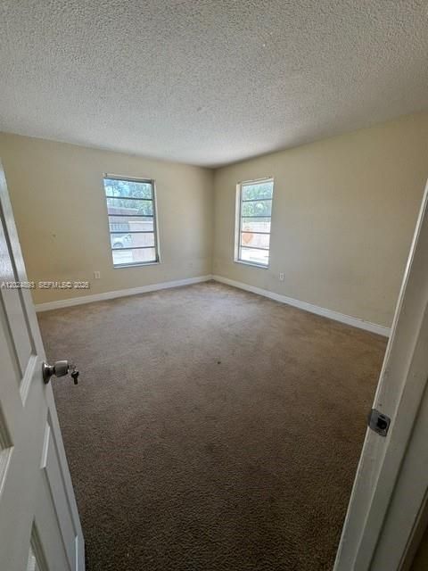 Active With Contract: $215,000 (2 beds, 2 baths, 890 Square Feet)
