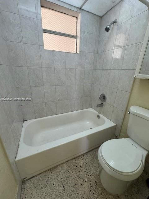 Active With Contract: $215,000 (2 beds, 2 baths, 890 Square Feet)