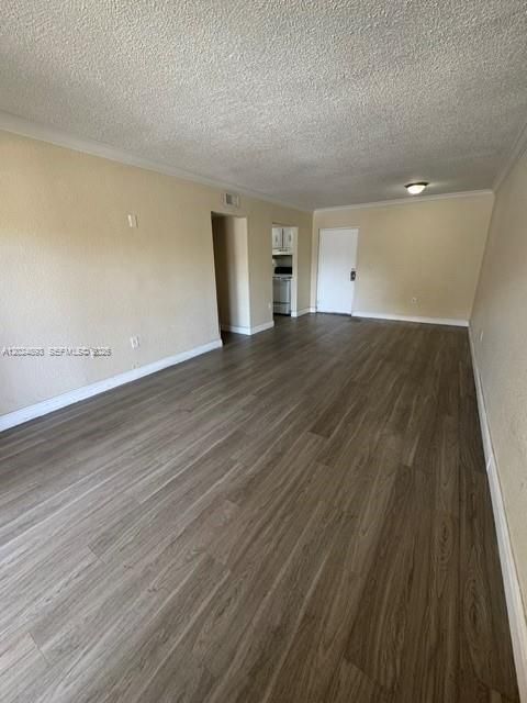 Active With Contract: $215,000 (2 beds, 2 baths, 890 Square Feet)