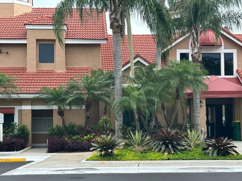 For Sale: $227,000 (1 beds, 1 baths, 588 Square Feet)