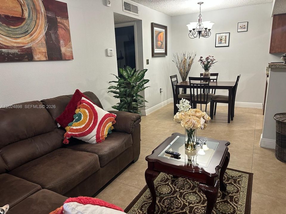 For Sale: $227,000 (1 beds, 1 baths, 588 Square Feet)