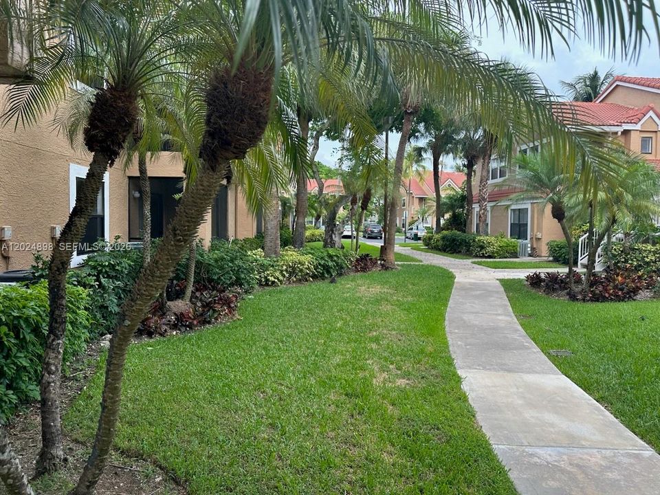For Sale: $227,000 (1 beds, 1 baths, 588 Square Feet)